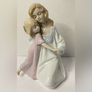 Paul Sebastian porcelain mother and daughter holding one another 8" tall